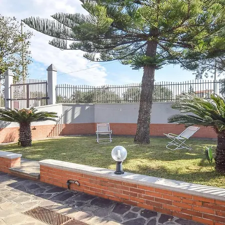 Apartment Nice In Davoli Marina With 2 Bedrooms And Wifi