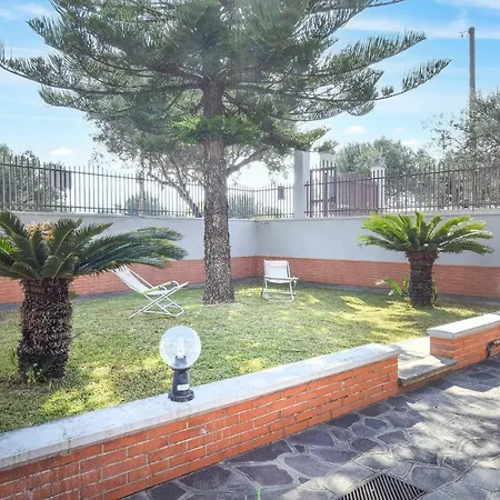 Apartment Nice In Davoli Marina With 2 Bedrooms And Wifi *