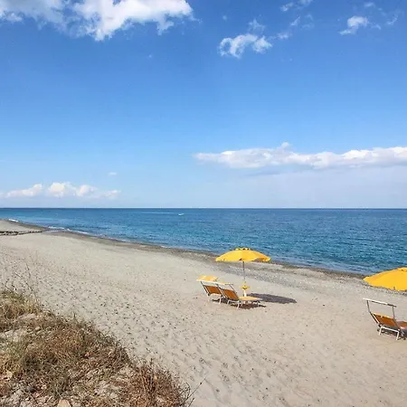 Nice In Davoli Marina With 2 Bedrooms And Wifi Apartment *