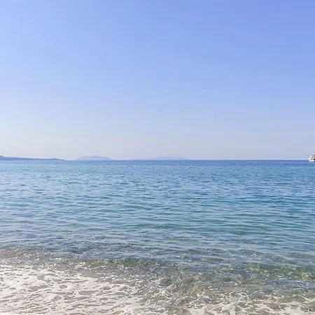 Apartment Nice In Davoli Marina With 2 Bedrooms And Wifi