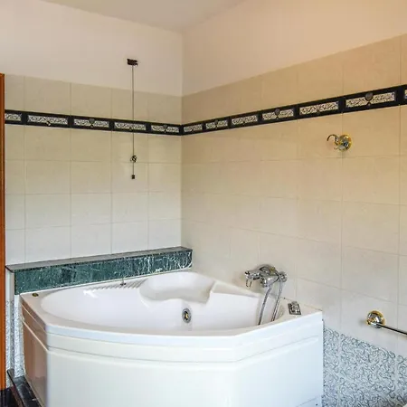 Nice In Davoli Marina With 2 Bedrooms And Wifi Apartment Marina di Davoli